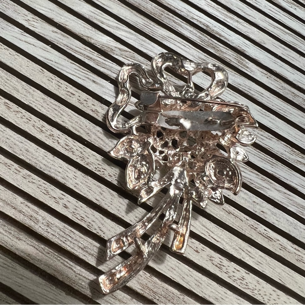 Brooch 💜 - Picture 3 of 5